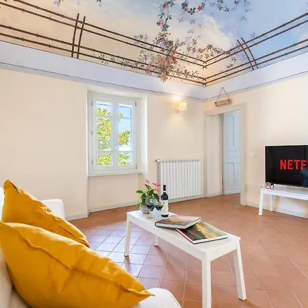 Borgo Alfieri - Elegant With Stunning View Apartament *